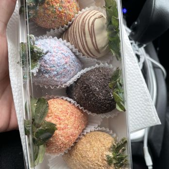 Dipped By Dee - Assortment box of chocolate covered strawberries!! - Desserts Near Me - Las Vegas, Nevada