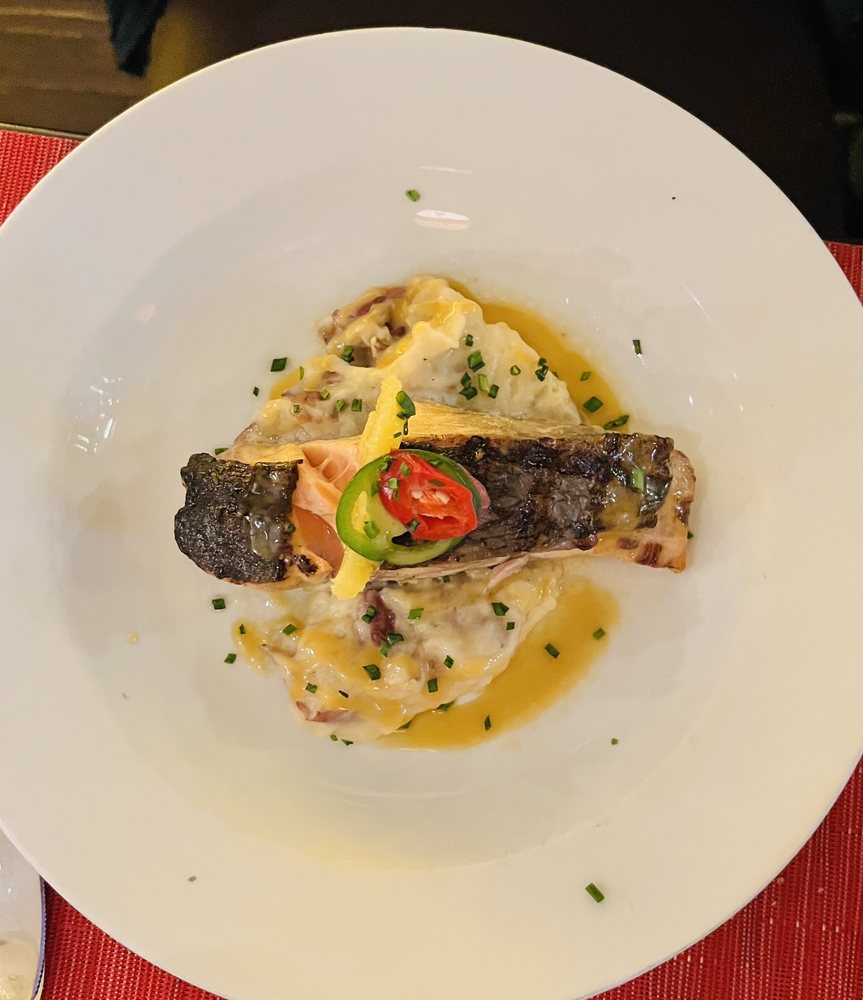 GLASS HOUSE TAVERN Updated August 2024 379 Photos & 485 Reviews