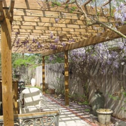 Bolero House - Pretty walk to our bedroom door!