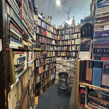 Footnote Books - inside - Bookstores Near Me - San Diego, California