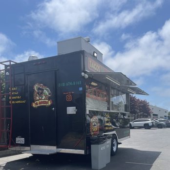 Tacos el Mocho - a taco truck parked in a parking lot - Tacos Near Me - Hayward, California Tacos el Mocho - a taco truck parked in a parking lot - Tacos Near Me - Hayward, California