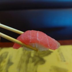 Tuna nigiri