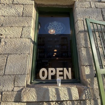 Comunidad - Coffee & Open - Juice Bars & Smoothies Near Me - Austin, Texas