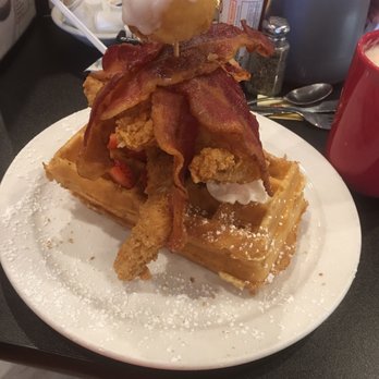 Maple Leaf Diner - American Near Me - Dallas, Texas