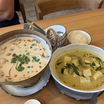 Manon - Tom Kha (Coconut Soup) & Green Curry w/tofu - Thai Near Me - Fullerton, California Manon - Tom Kha (Coconut Soup) & Green Curry w/tofu - Thai Near Me - Fullerton, California