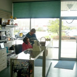 Santana's Styling Salon - Front Desk