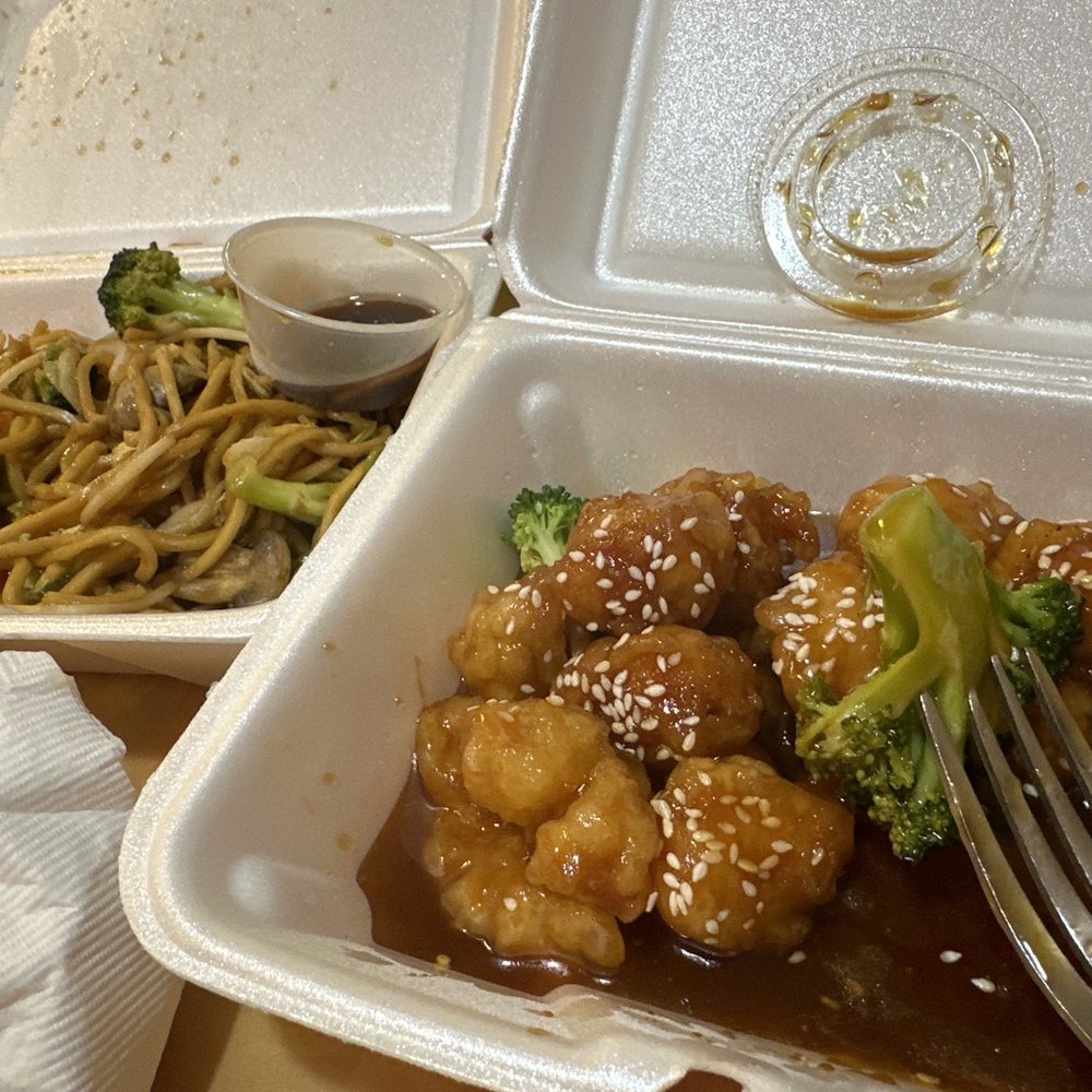 Seasame chicken and noodles Seasame chicken and noodles