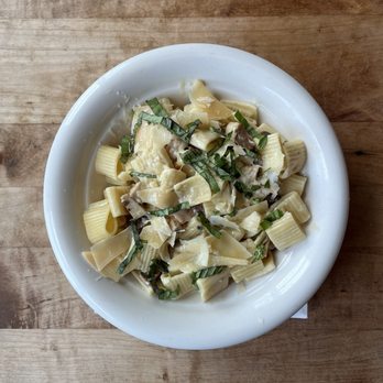 Lou Malnati's Pizzeria - Chicken Marsala Rigatoni - Pizza Near Me - Chicago, Illinois