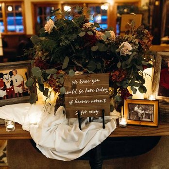 The Posh Posey - Photo by Kris Holland Photography Venue: Forest House Lodge - Floral Designers Near Me - Sacramento, California The Posh Posey - Photo by Kris Holland Photography Venue: Forest House Lodge - Floral Designers Near Me - Sacramento, California