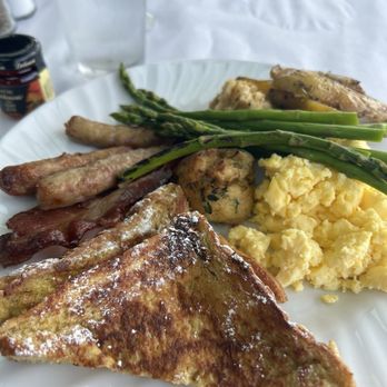 Parkers' Lighthouse - French Toast (cute mini syrup in pic- left back) - Seafood Near Me - Long Beach, California
