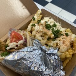 Stop-N-GO Gyros - Chicken gyro with garlic sauce