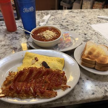 Jake's Diner - Breakfast for dinner! Bologna & Cheese Omelet and a bowl of vegetable beef soup! - American Near Me - Greensboro, North Carolina