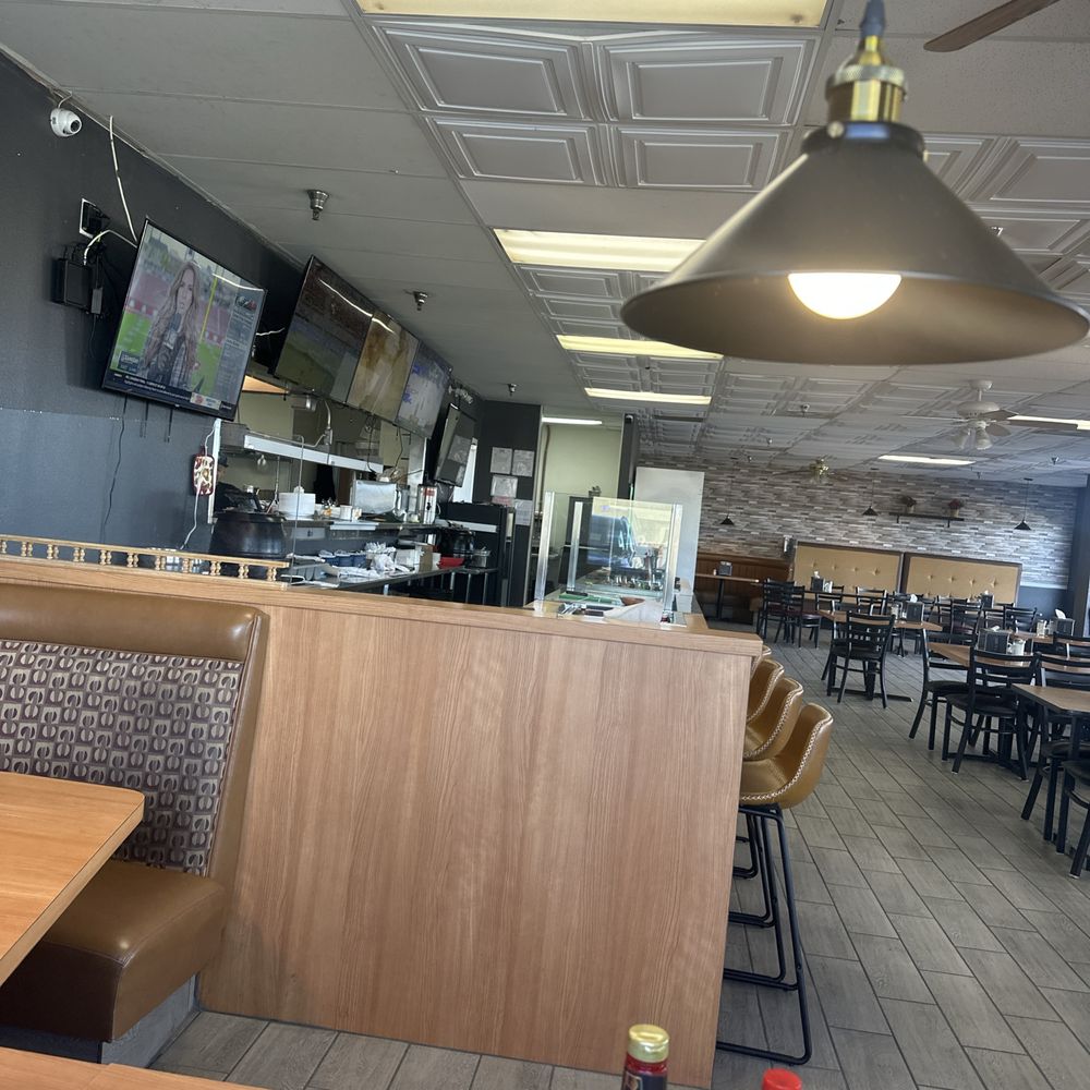 Place is really clean, good customer service,Food is great!!! Treated us like Family