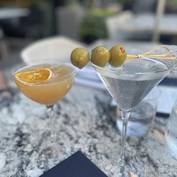 Earls Kitchen + Bar - White peach whiskey sour & gin martini. - Cocktail Bars Near Me - Plano, Texas