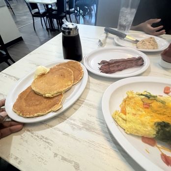 Mr. B's Pancake House - Pancakes & grilled chicken breast! - Burgers Near Me - Muskegon, Michigan
