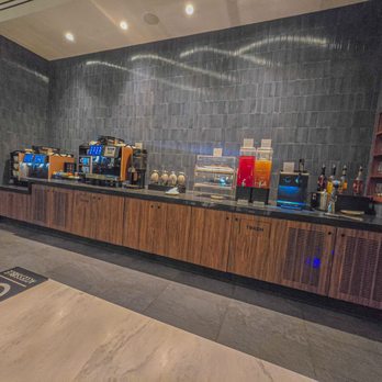 Centurion Lounge DCA - Drink area - Airport Lounges Near Me - Arlington, Virginia