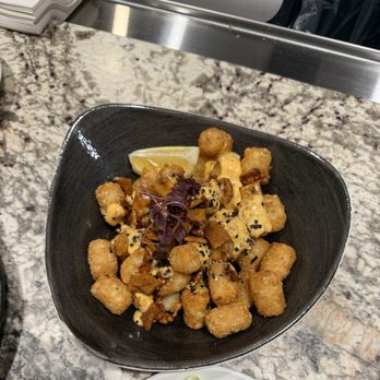 100 Sails Restaurant & Bar - Tater Tots - Buffets Near Me - Honolulu, Hawaii