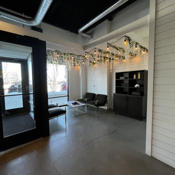 Blend Coffee and Cocktails - a living room with a view - Cocktail Bars Near Me - Franklin, Wisconsin