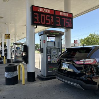 Hyvee Gas - Same gas price as others in town. - Convenience Stores Near Me - Kirksville, Missouri Hyvee Gas - Same gas price as others in town. - Convenience Stores Near Me - Kirksville, Missouri