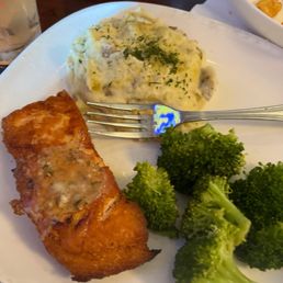 Salmon with irish butter mashed potatoes and broccoli Salmon with irish butter mashed potatoes and broccoli