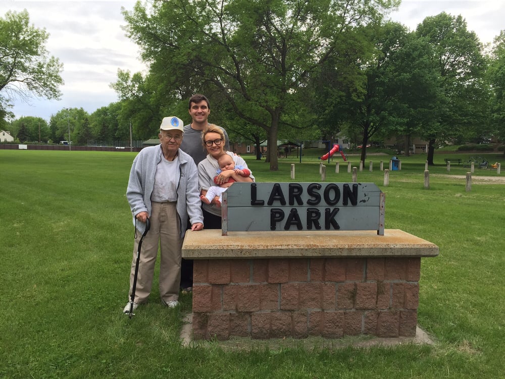 Larson Park Logo