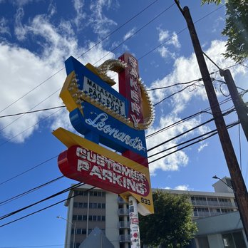 Leonard's Bakery - Classic signage - Bakeries Near Me - Honolulu, Hawaii Leonard's Bakery - Classic signage - Bakeries Near Me - Honolulu, Hawaii