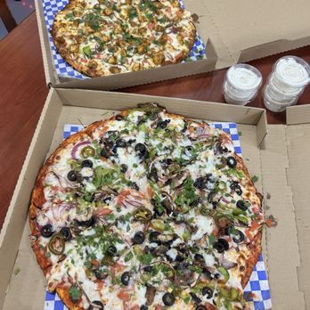 Palm Tree Pizza - Veggie Delight Pizza - Large Chicken Tikka Pizza - Medium - Pizza Near Me - Fontana, California