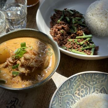 Maya Bay Thai - Masaman Curry Chicken & Pad Kra Pao Beef - Thai Near Me - Toronto, Ontario