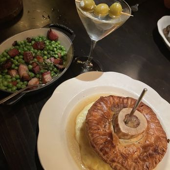 Armitage Alehouse - Steak & ale pie with peas and bacon - Pubs Near Me - Chicago, Illinois Armitage Alehouse - Steak & ale pie with peas and bacon - Pubs Near Me - Chicago, Illinois