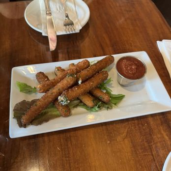 Hideaways Pizza Pub - Mozzarella sticks - Pizza Near Me - Princeville, Hawaii Hideaways Pizza Pub - Mozzarella sticks - Pizza Near Me - Princeville, Hawaii