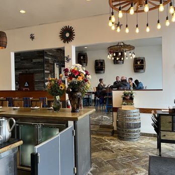 5 Tacos and Beers Berkeley - the bar and dining area - Tacos Near Me - Berkeley, California