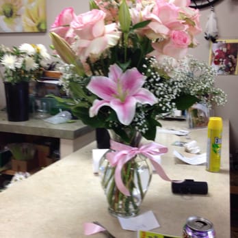 Donna's Custom Flowers - Stunning - Florists Near Me - Mundelein, Illinois