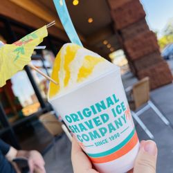 Bahama Buck's - Mango with cream