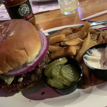 Winking Lizard Tavern - Burger and fries - Sports Bars Near Me - Avon, Ohio Winking Lizard Tavern - Burger and fries - Sports Bars Near Me - Avon, Ohio