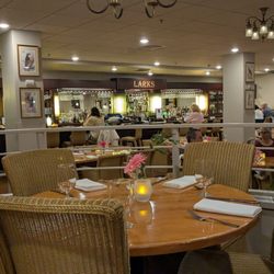 Larks Home Kitchen Cuisine - Restaurant interior