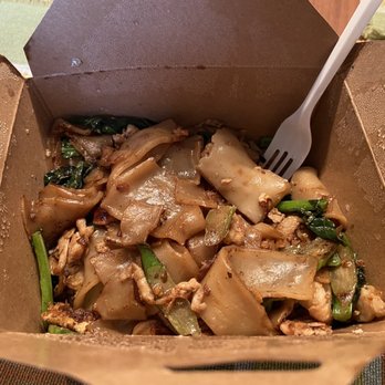 Sisters Thai Cafe - Pad see ew (takeout) - Thai Near Me - Rockford, Illinois