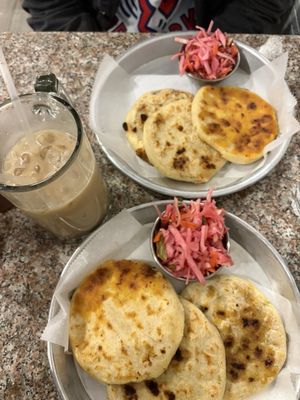 Ricas Pupusas & Mas by null