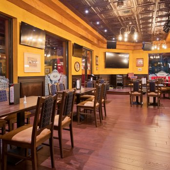 Arthur's Pub - the interior of the restaurant - Pubs Near Me - Cobourg, Ontario