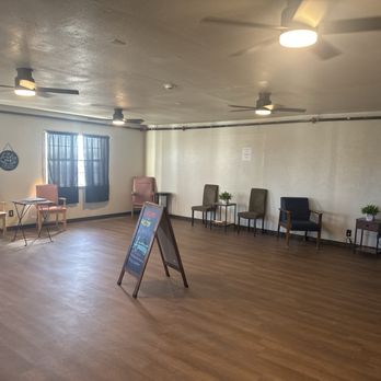 Hilltop Laundromat - Large seating area - Laundromat Near Me - Healdton, Oklahoma Hilltop Laundromat - Large seating area - Laundromat Near Me - Healdton, Oklahoma