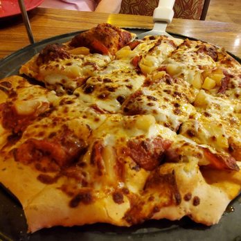 Boss' Pizza & Chicken - Cheese with bacon, pepperoni and pineapple - Pizza Near Me - Urbandale, Iowa