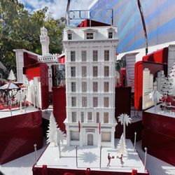 Gucci’s Holiday Snow Globe
