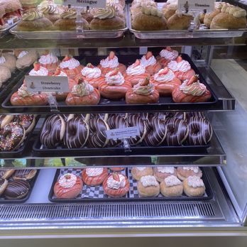 Blondie's Doughnuts - Doughnut Case part 3 - Donuts Near Me - Edgewater, Maryland