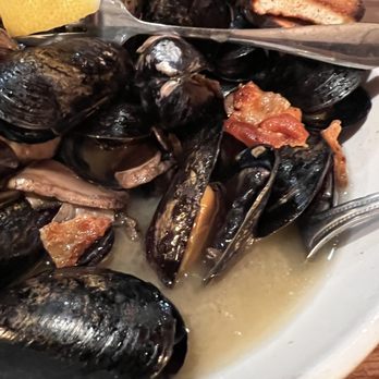 Rehoboth Ale House - Downtown - PEI Mussels with Bacon and Mushrooms - Venues & Event Spaces Near Me - Rehoboth Beach, Delaware Rehoboth Ale House - Downtown - PEI Mussels with Bacon and Mushrooms - Venues & Event Spaces Near Me - Rehoboth Beach, Delaware
