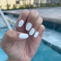 Nail Affair - Left hand 4 days after a gel manicure