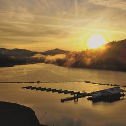 Shasta Lakeshore Retreat - Sugarloaf Marina. The local marina offers gas, snacks, mooring, and a boat launch. Within sight from the deck!
