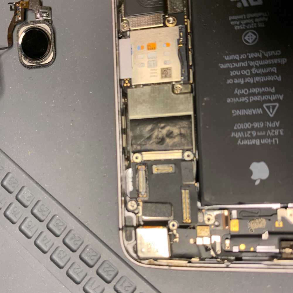 Wireless Place Repairs - Missing the screen connection bracket - Mobile Phone Repair Near Me - Rowlett, Texas Wireless Place Repairs - Missing the screen connection bracket - Mobile Phone Repair Near Me - Rowlett, Texas