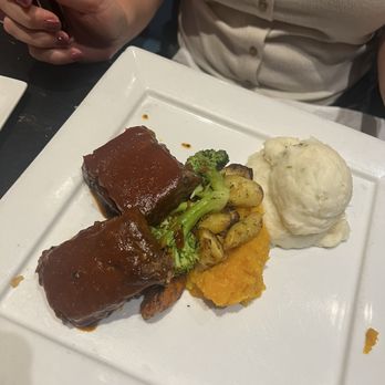 Stanley's Restaurant - Short Rib phenomenal - American Near Me - Los Angeles, California Stanley's Restaurant - Short Rib phenomenal - American Near Me - Los Angeles, California