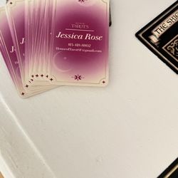 House of Tarots - Professional, clean environment, positive energy, and the aroma of sage and lavender as I walked up the stairs