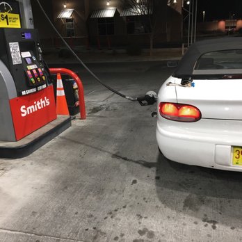 Smith's Gas - Fueling up. - Gas Stations Near Me - Albuquerque, New Mexico