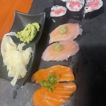 DAI Sushi - Tiny Salmon and Yellowtail Sushi. Classic cut tuna roll. All very small and pathetic! - Japanese Near Me - Westminster, California DAI Sushi - Tiny Salmon and Yellowtail Sushi. Classic cut tuna roll. All very small and pathetic! - Japanese Near Me - Westminster, California